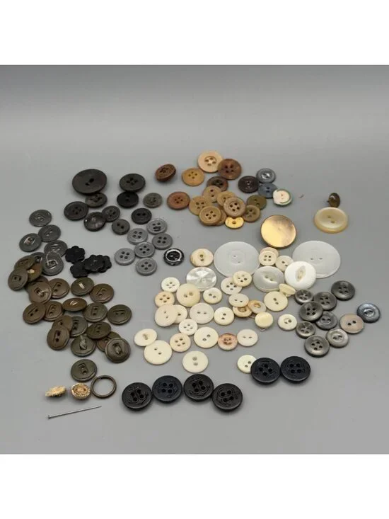 Vintage Glass Jar Assorted Buttons Mother of Pearl Variety Crochet Cover - Picture 3 of 16